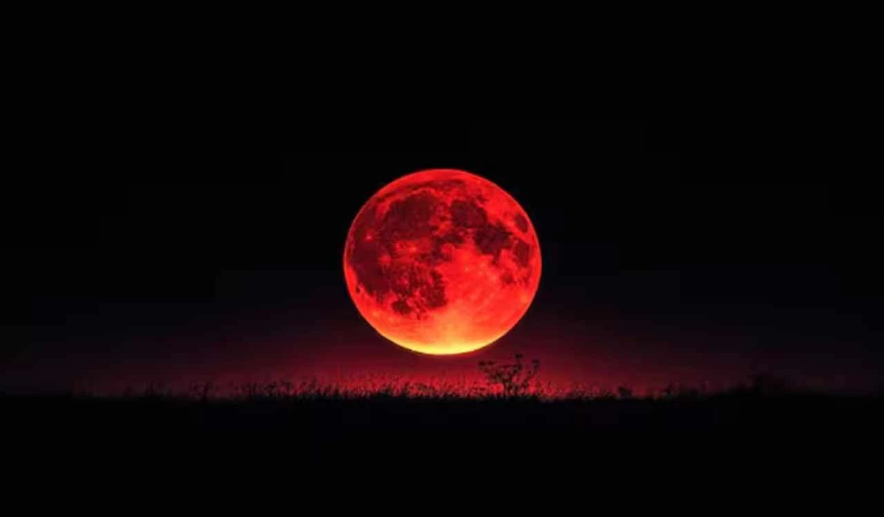 Red Moon during total lunar eclipse on March 3, 2026 with Earth’s shadow in the sky