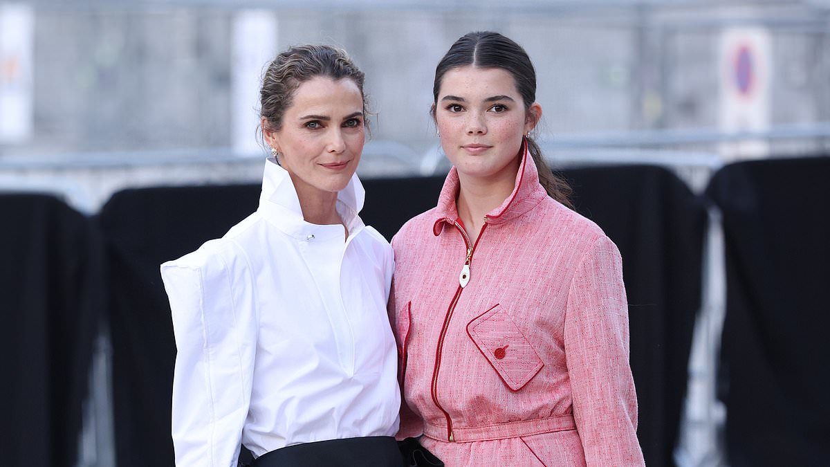 Keri Russell with daughter Willa Lou Deary at Louis Vuitton Paris Fashion Week