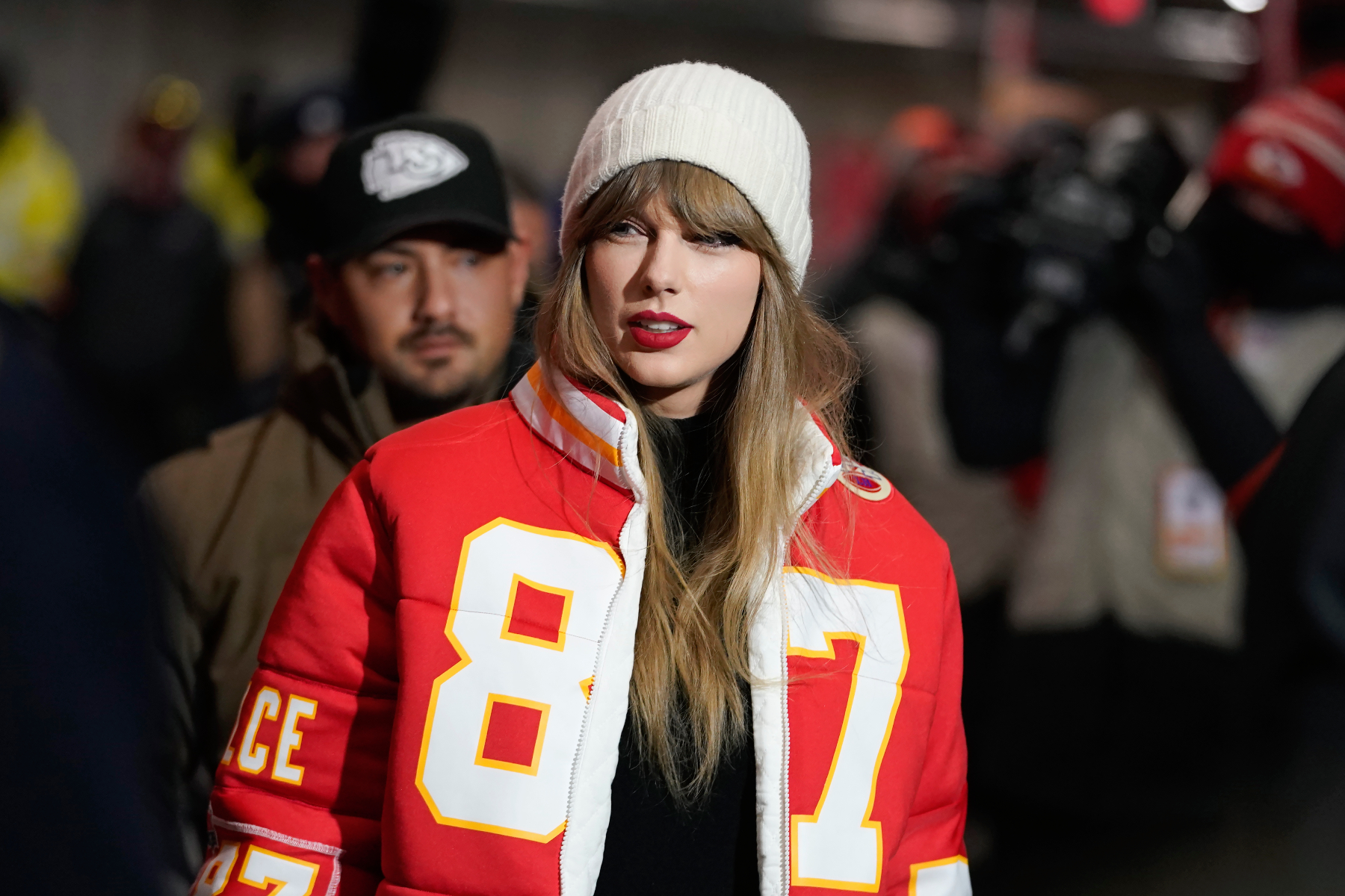 Taylor Swift attends a Kansas City Chiefs home game after missing two road games.